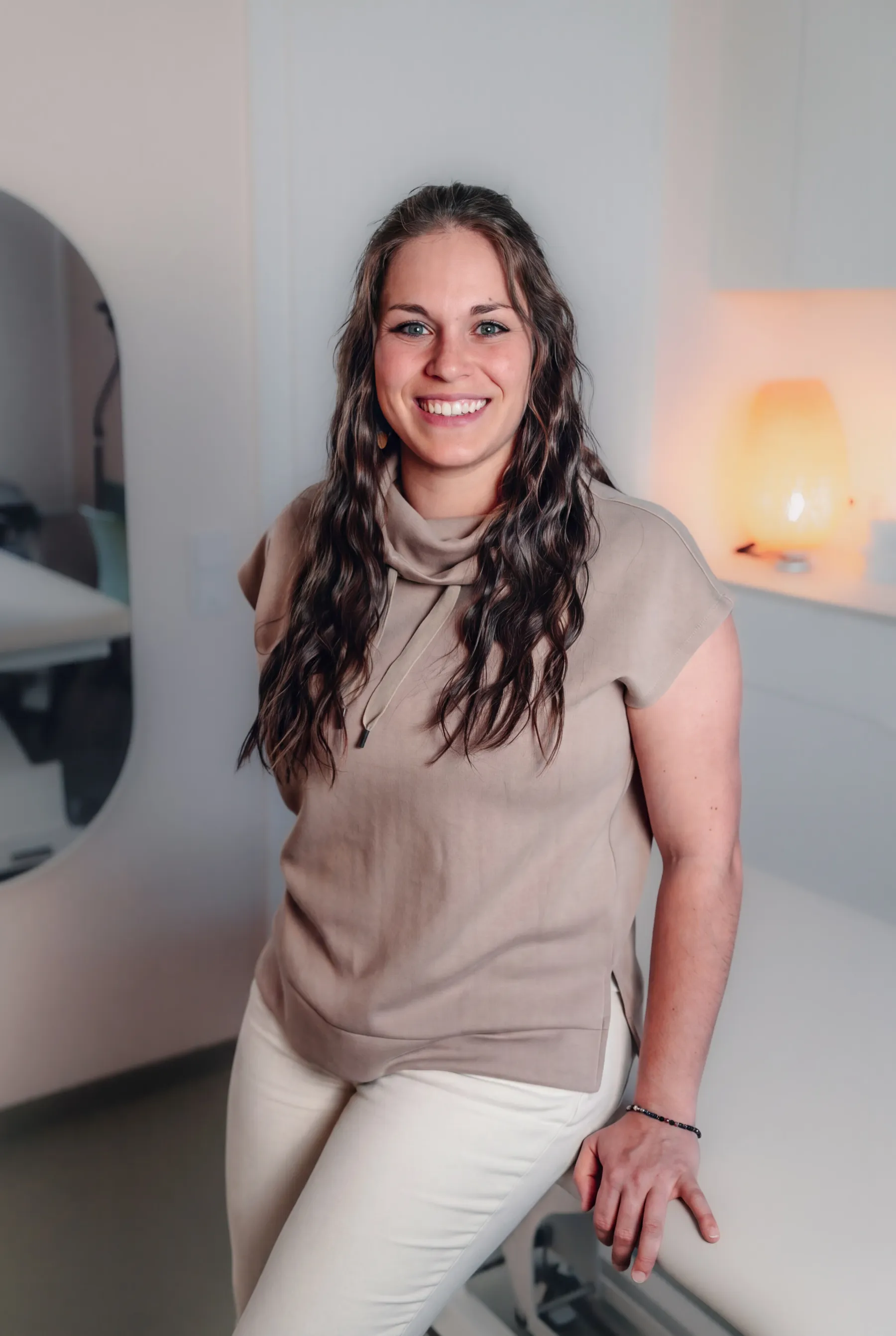 Anna Hamedinger in ihrer Praxis